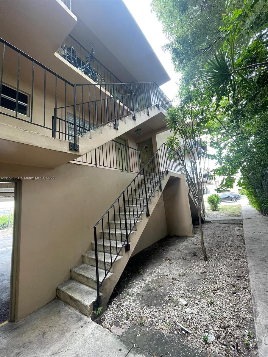 See details / 6573 sq. ft. $ 2022-10-18 0 Photo