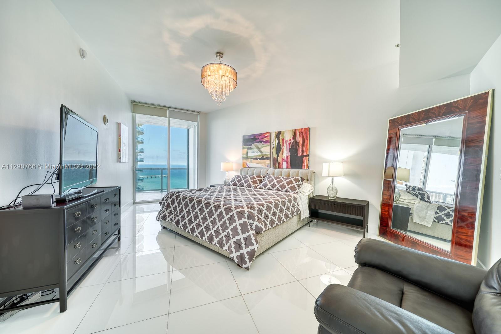 Ver detalles 1403 3 / 3 1962 sq. ft. $ 2022-10-19 0 foto