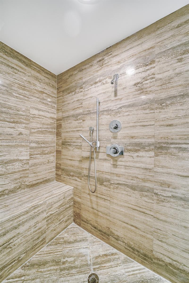 Ver detalles 1403 3 / 3 1962 sq. ft. $ 2022-10-19 0 foto