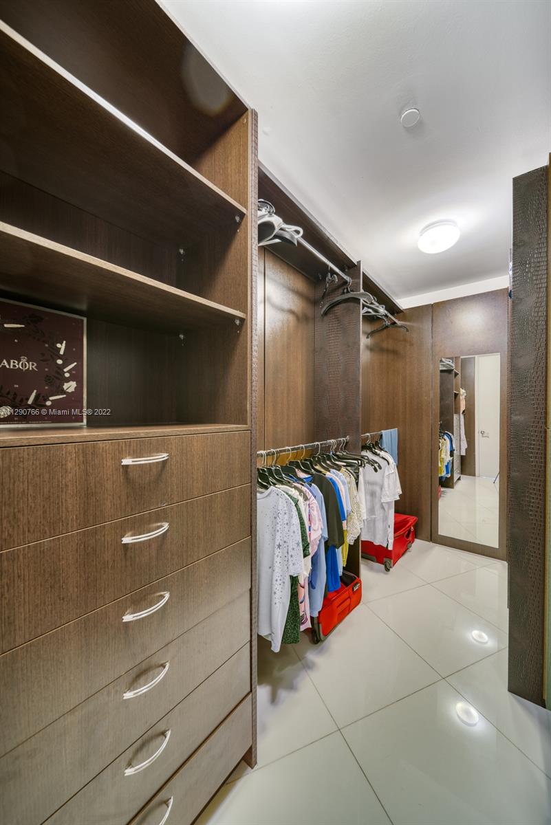 Ver detalles 1403 3 / 3 1962 sq. ft. $ 2022-10-19 0 foto