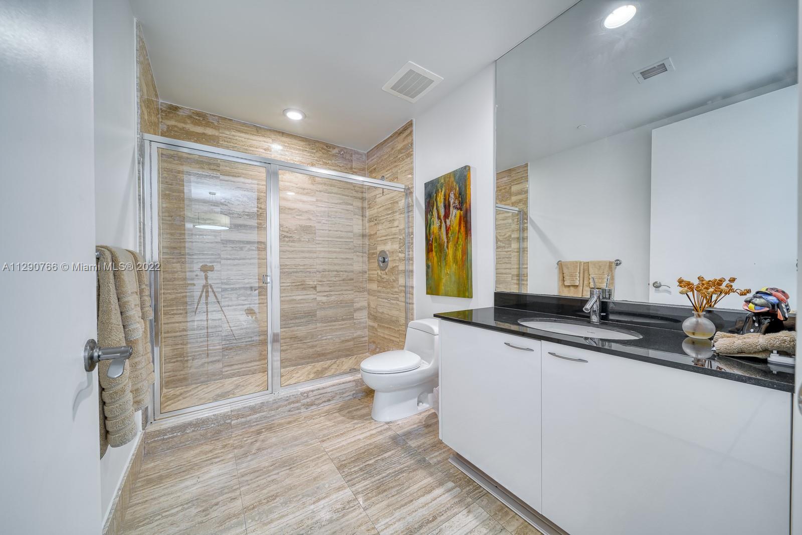 Ver detalles 1403 3 / 3 1962 sq. ft. $ 2022-10-19 0 foto