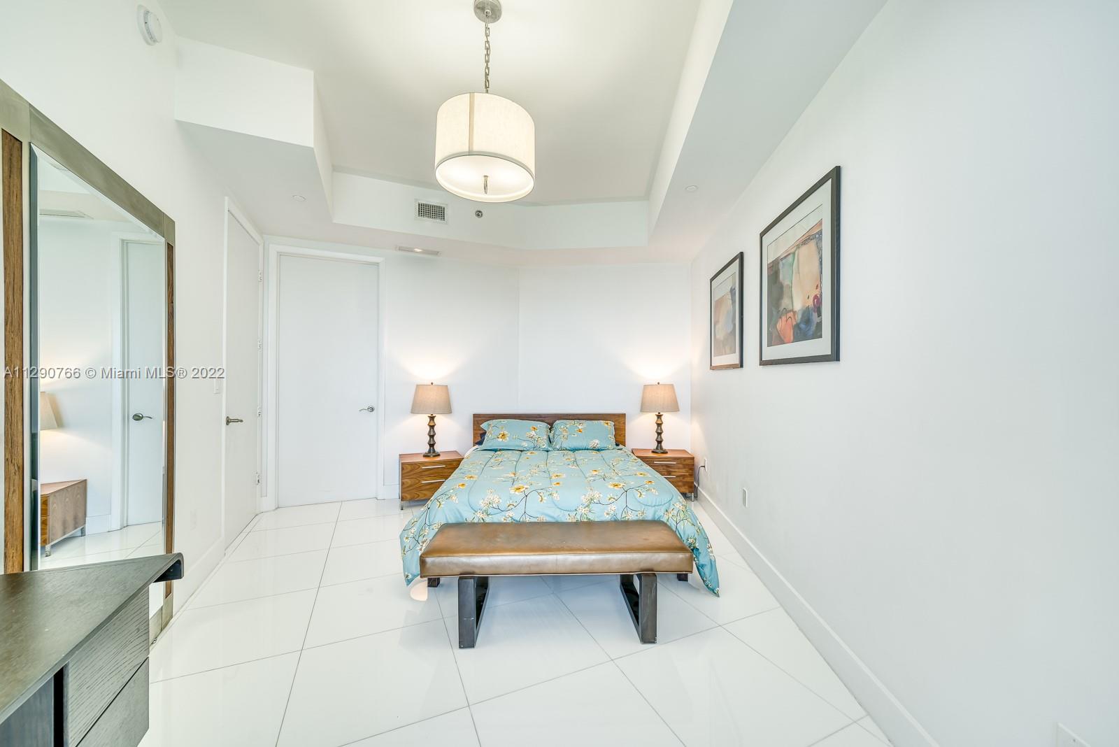 Ver detalles 1403 3 / 3 1962 sq. ft. $ 2022-10-19 0 foto