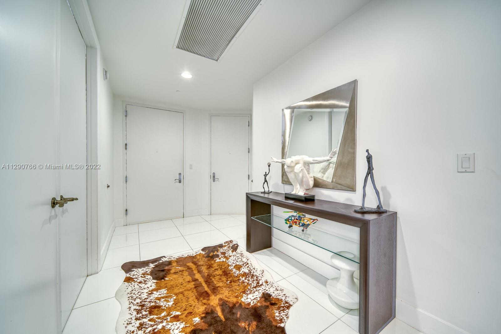Ver detalles 1403 3 / 3 1962 sq. ft. $ 2022-10-19 0 foto