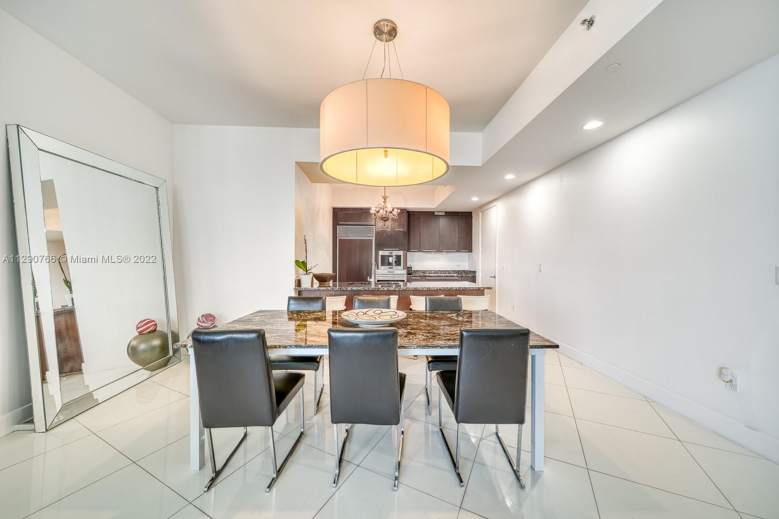 Ver detalles 1403 3 / 3 1962 sq. ft. $ 2022-10-19 0 foto