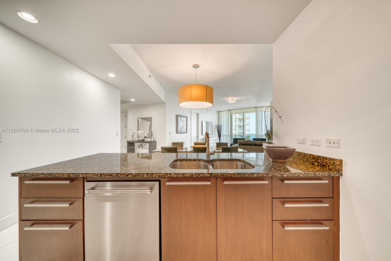 Ver detalles 1403 3 / 3 1962 sq. ft. $ 2022-10-19 0 foto