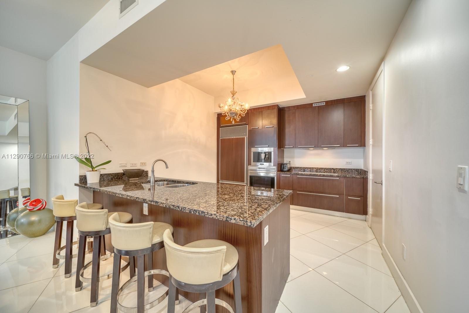 Ver detalles 1403 3 / 3 1962 sq. ft. $ 2022-10-19 0 foto