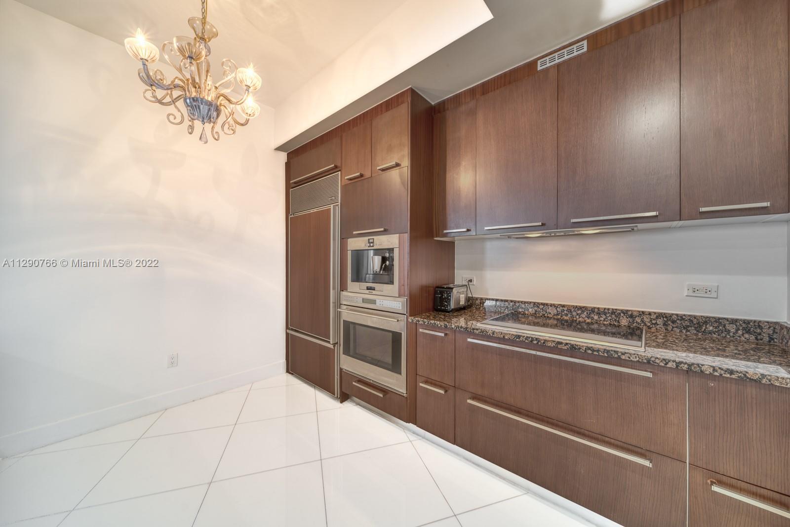 Ver detalles 1403 3 / 3 1962 sq. ft. $ 2022-10-19 0 foto