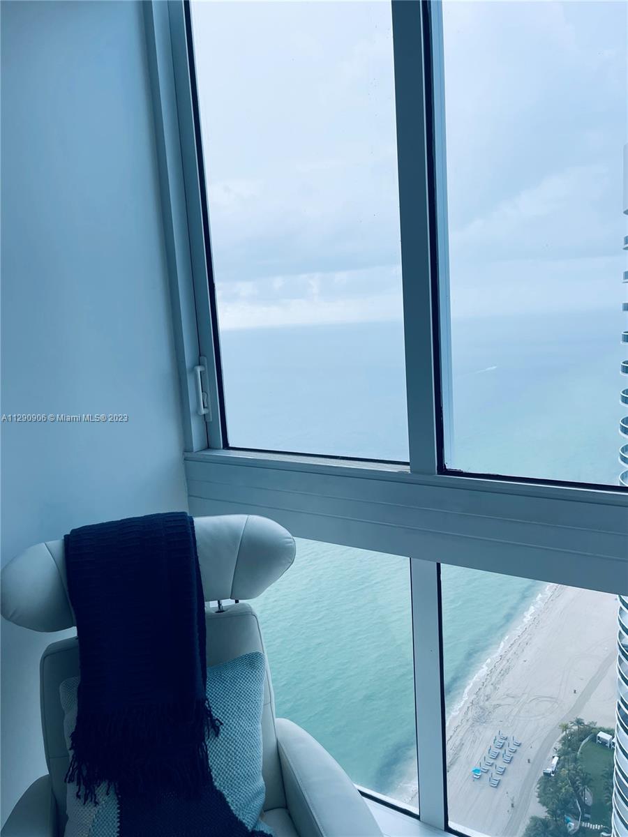 Ver detalles 4101 3 / 4 2768 sq. ft. $ 2022-10-19 0 foto