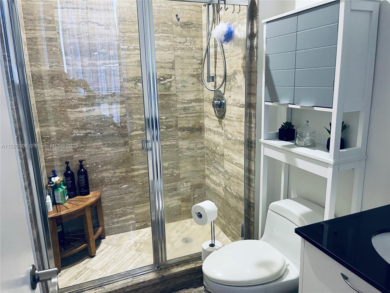 Ver detalles 4101 3 / 4 2768 sq. ft. $ 2022-10-19 0 foto