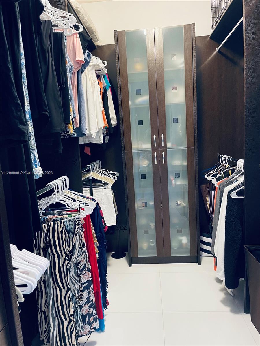 Ver detalles 4101 3 / 4 2768 sq. ft. $ 2022-10-19 0 foto
