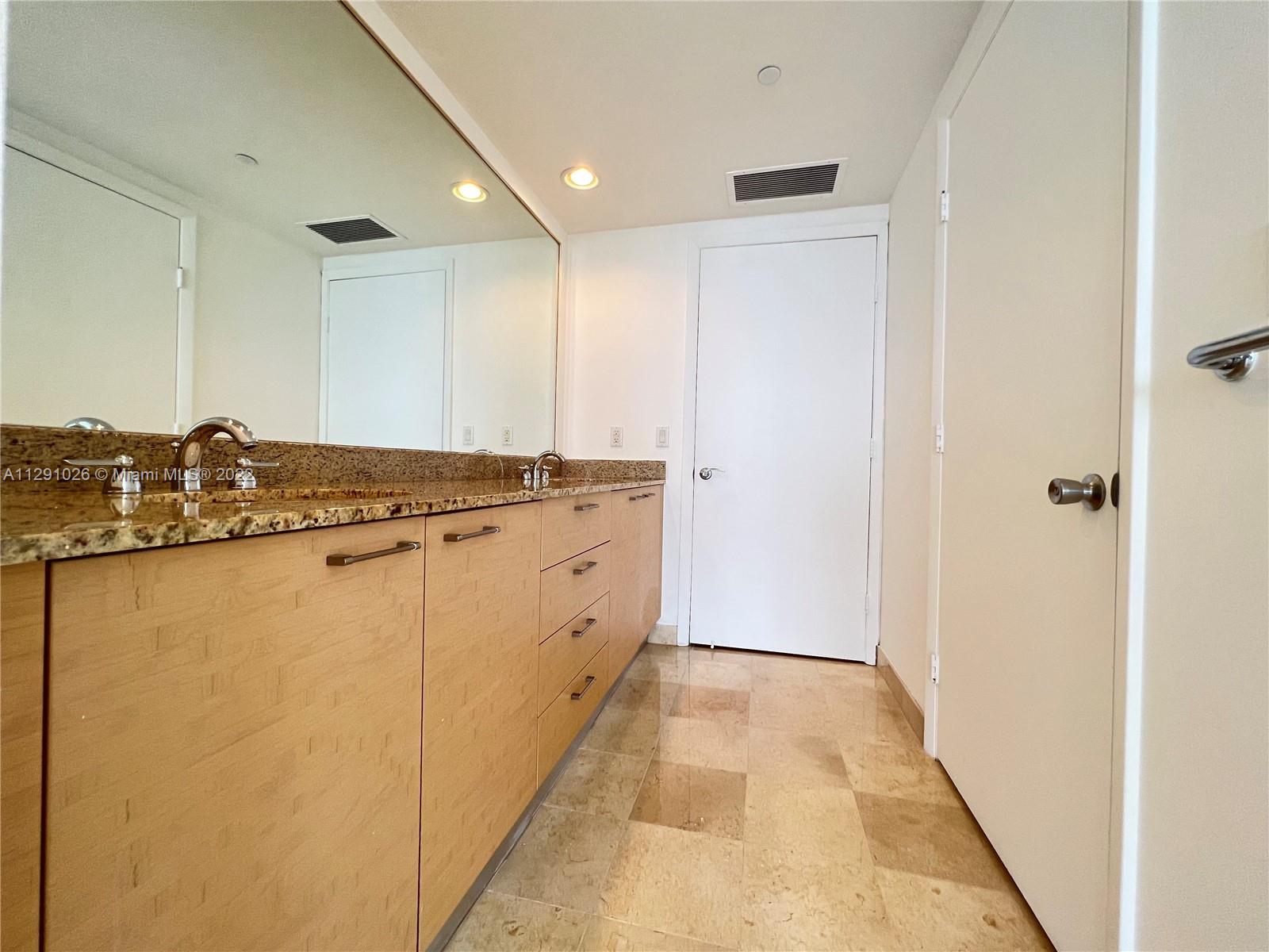 Ver detalles 3706 2 / 1 1086 sq. ft. $ 2022-10-19 0 foto