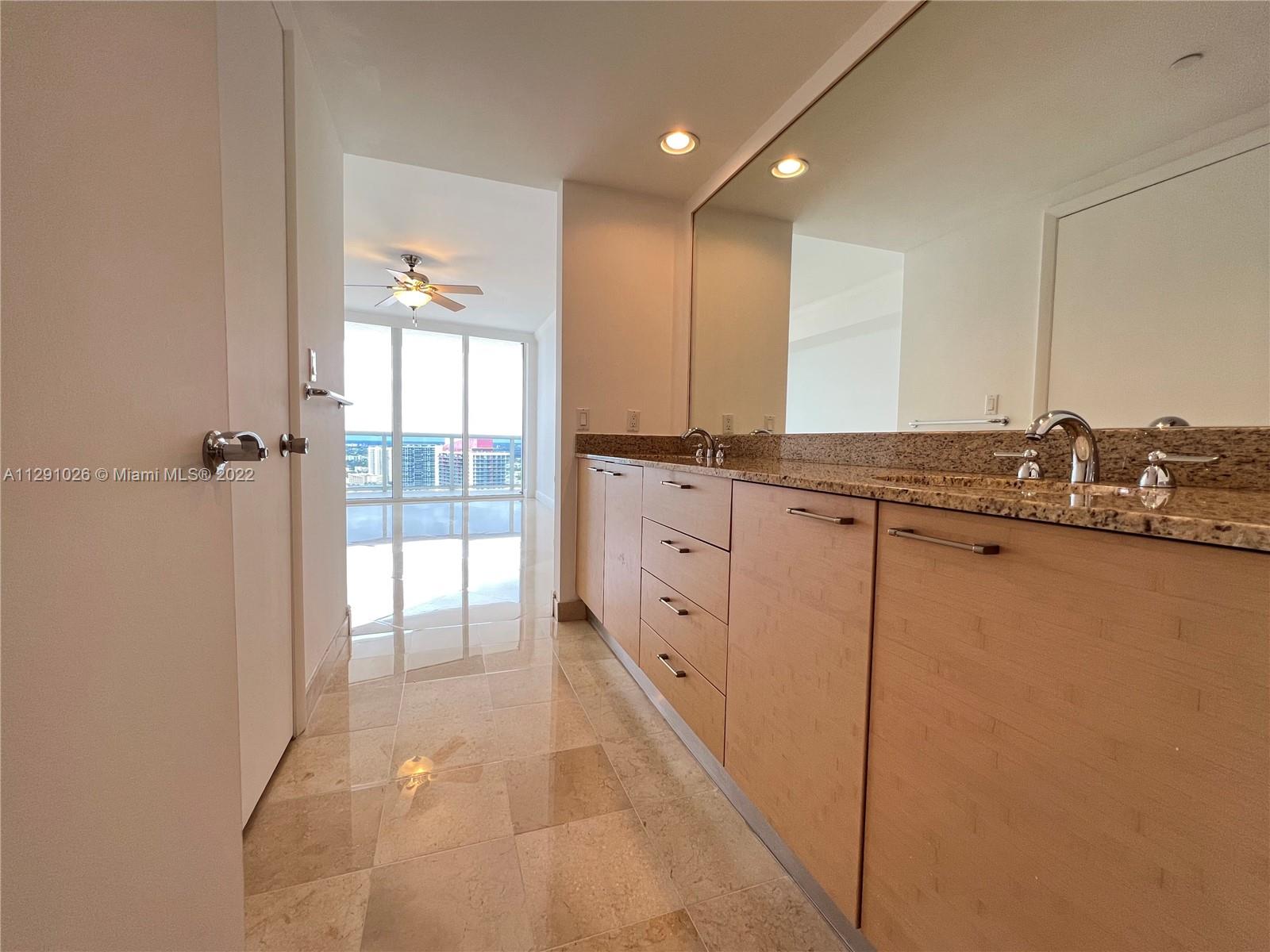 Ver detalles 3706 2 / 1 1086 sq. ft. $ 2022-10-19 0 foto