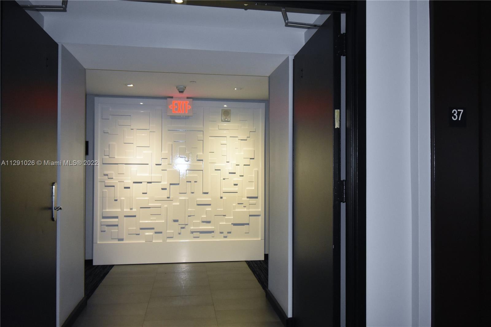 Ver detalles 3706 2 / 1 1086 sq. ft. $ 2022-10-19 0 foto