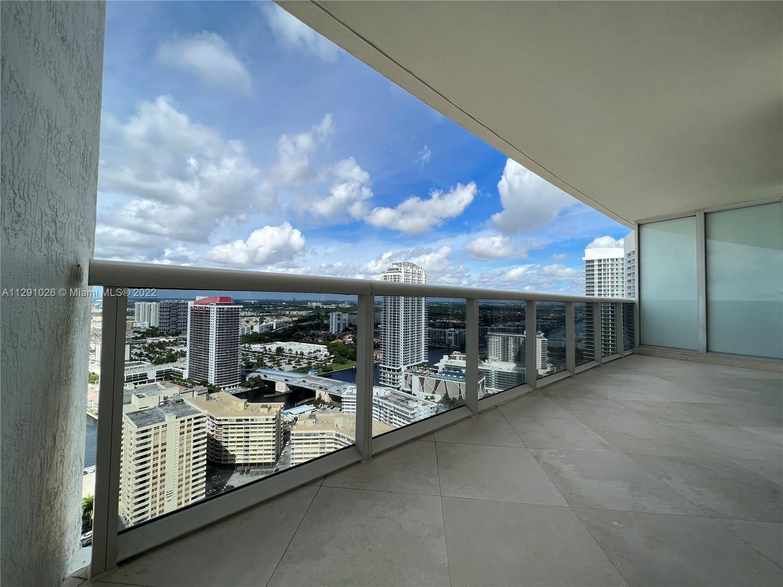 Ver detalles 3706 2 / 1 1086 sq. ft. $ 2022-10-19 0 foto