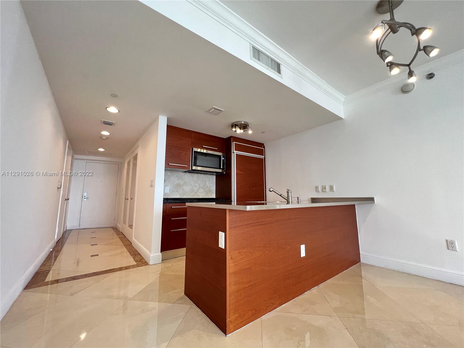 Ver detalles 3706 2 / 1 1086 sq. ft. $ 2022-10-19 0 foto