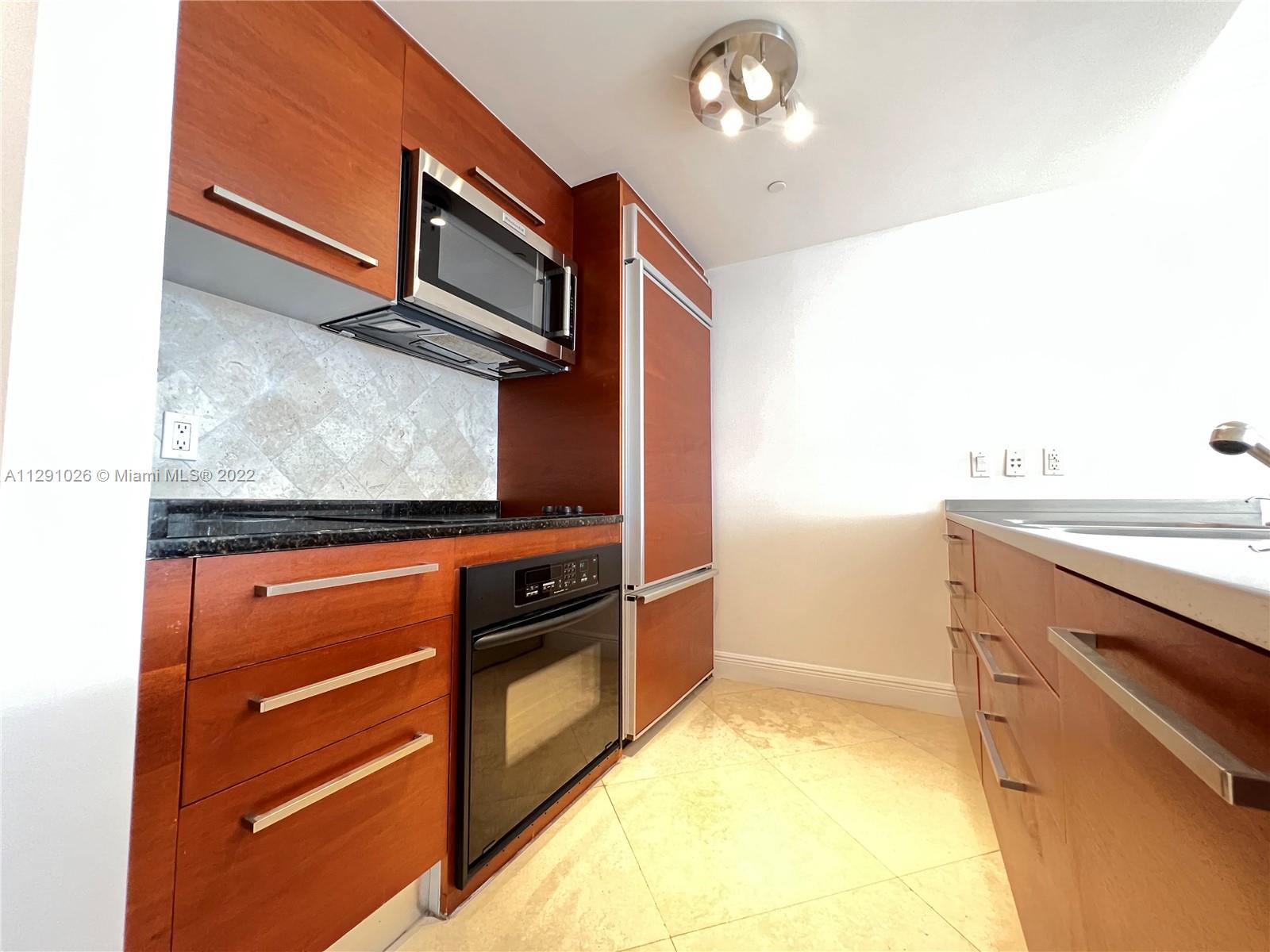 Ver detalles 3706 2 / 1 1086 sq. ft. $ 2022-10-19 0 foto