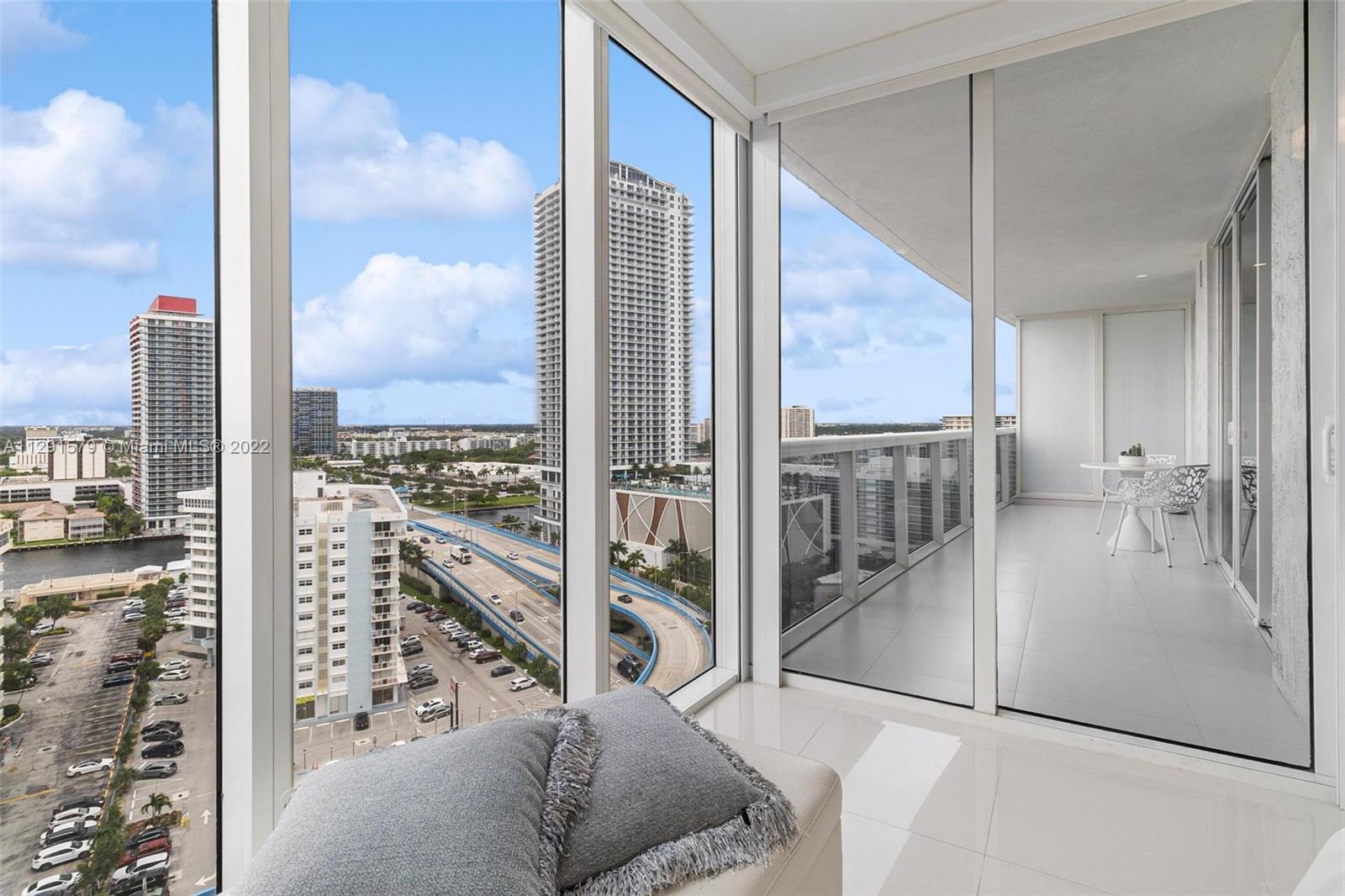 See details 1708 3 / 3 1571 sq. ft. $ 2022-10-20 0 Photo