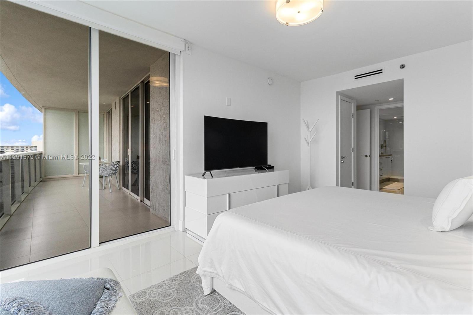 See details 1708 3 / 3 1571 sq. ft. $ 2022-10-20 0 Photo