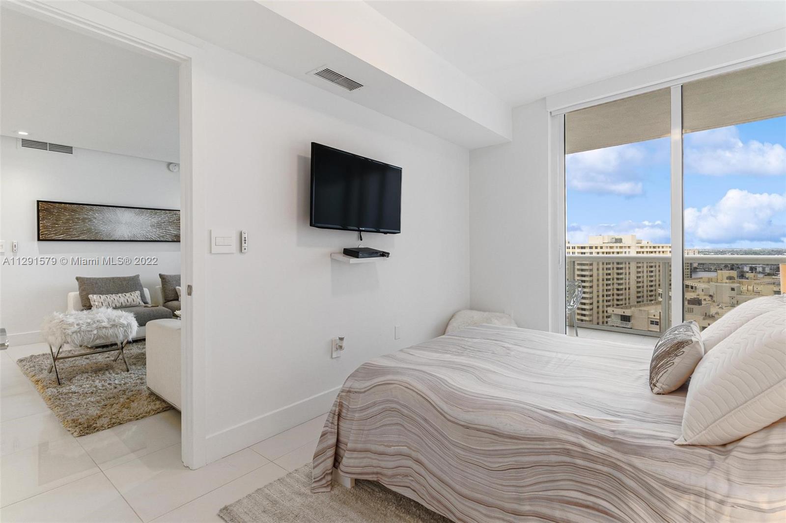 See details 1708 3 / 3 1571 sq. ft. $ 2022-10-20 0 Photo