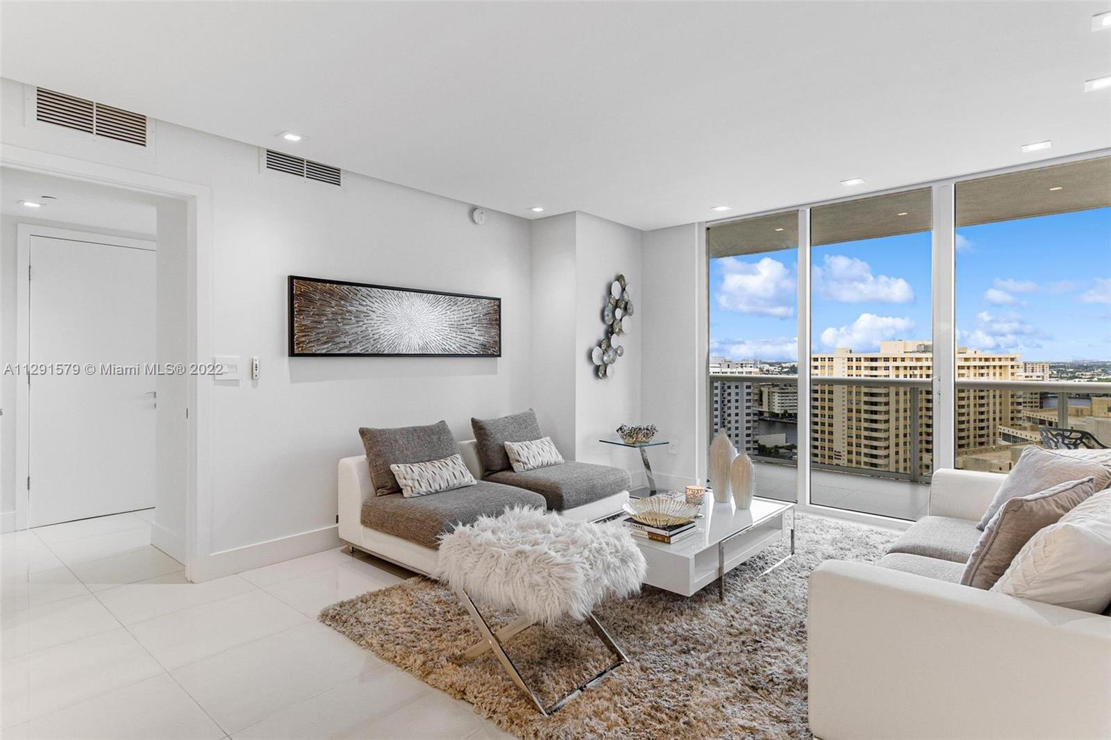 See details 1708 3 / 3 1571 sq. ft. $ 2022-10-20 0 Photo