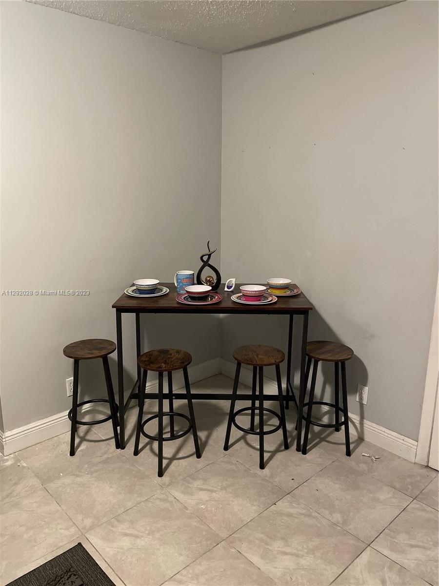 See details / 1976 sq. ft. $ 2022-12-08 0 Photo