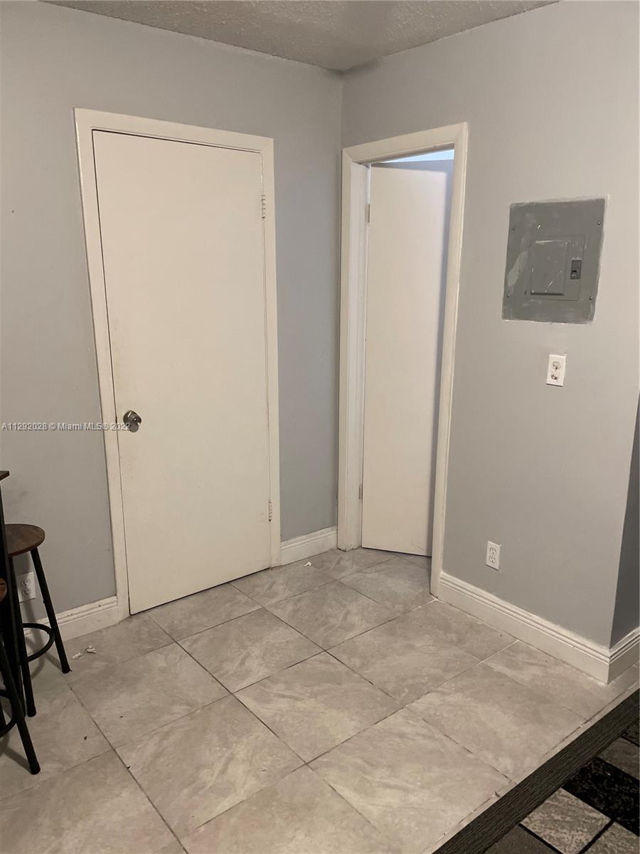 See details / 1976 sq. ft. $ 2022-12-08 0 Photo