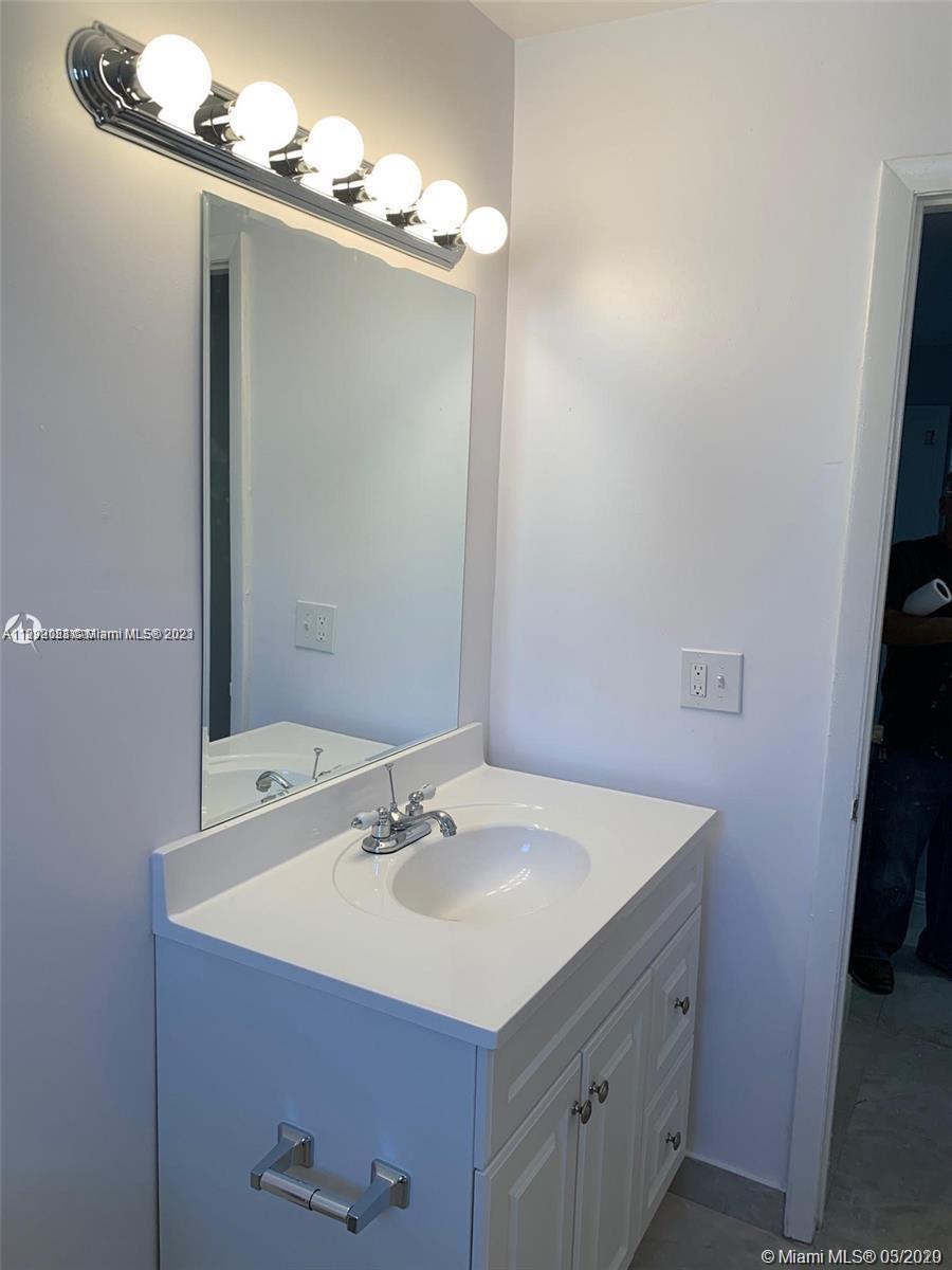 See details / 1976 sq. ft. $ 2022-12-08 0 Photo