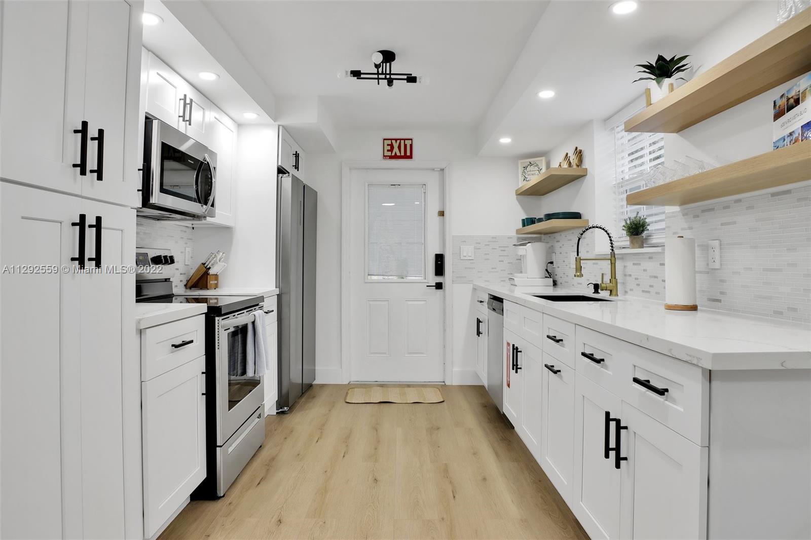 See details / 3905 sq. ft. $ 2022-10-23 0 Photo