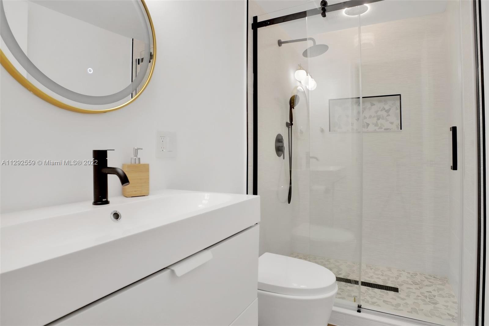 See details / 3905 sq. ft. $ 2022-10-23 0 Photo