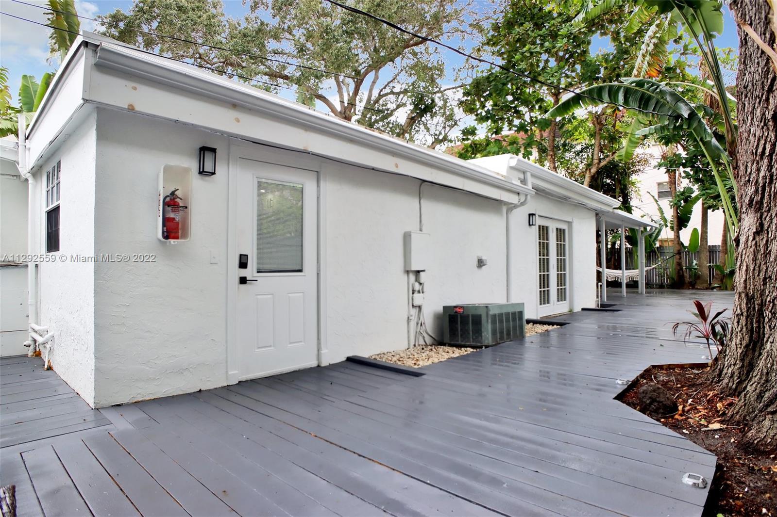 See details / 3905 sq. ft. $ 2022-10-23 0 Photo