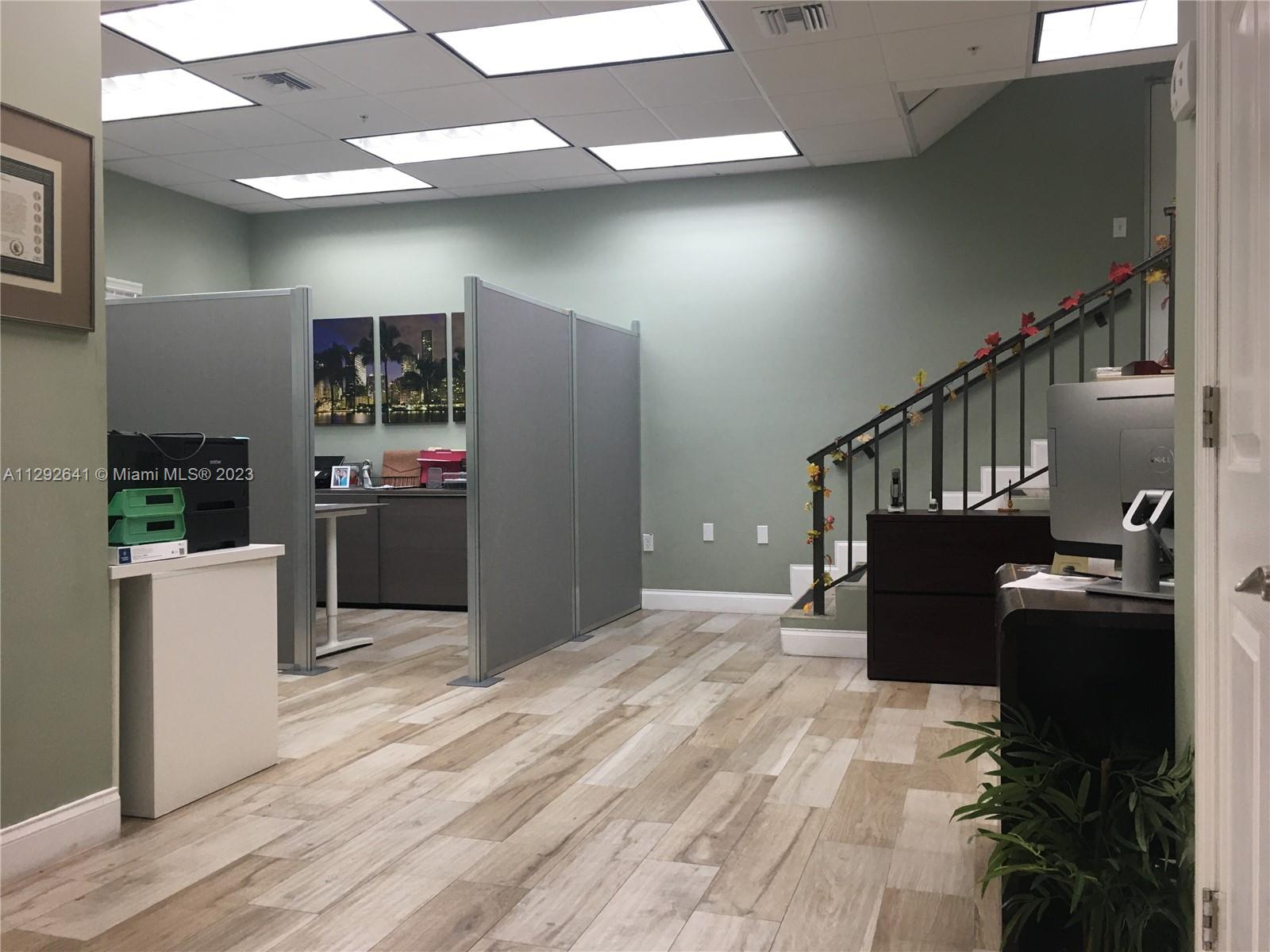 See details 2706 / sq. ft. $ 2022-10-24 0 Photo