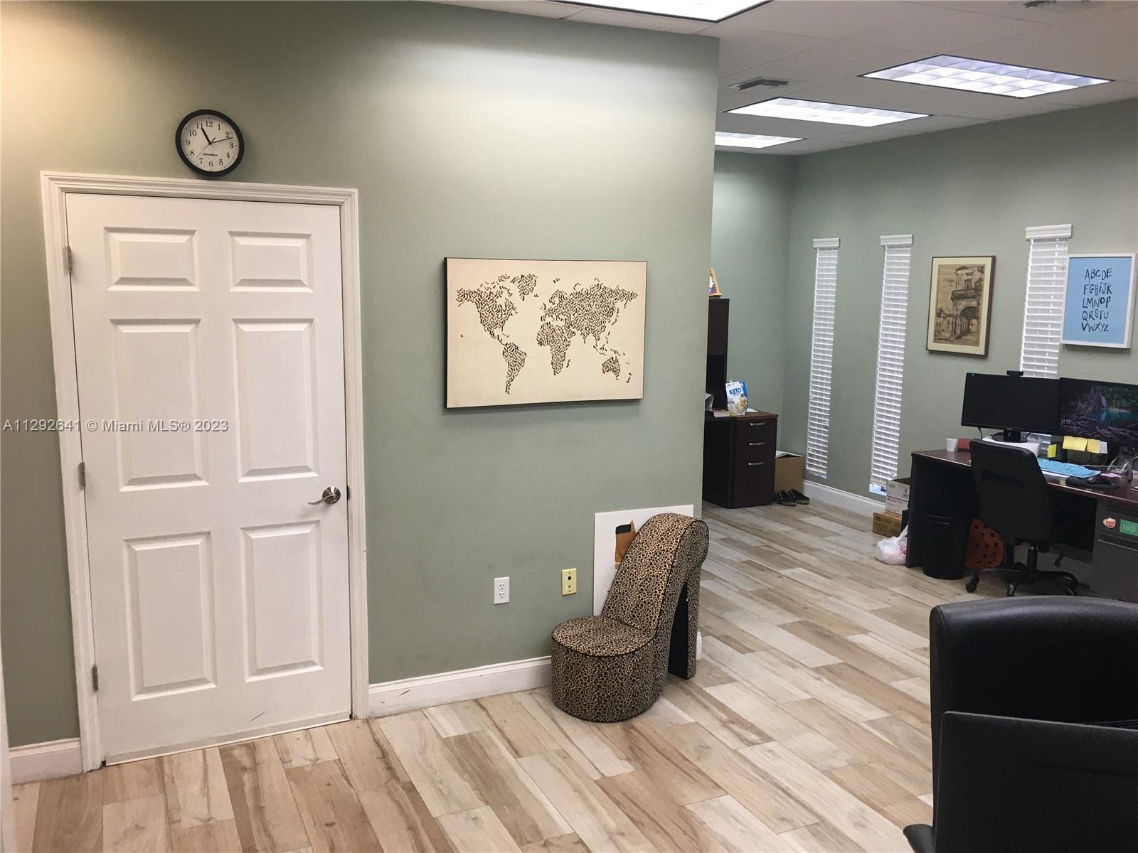 See details 2706 / sq. ft. $ 2022-10-24 0 Photo