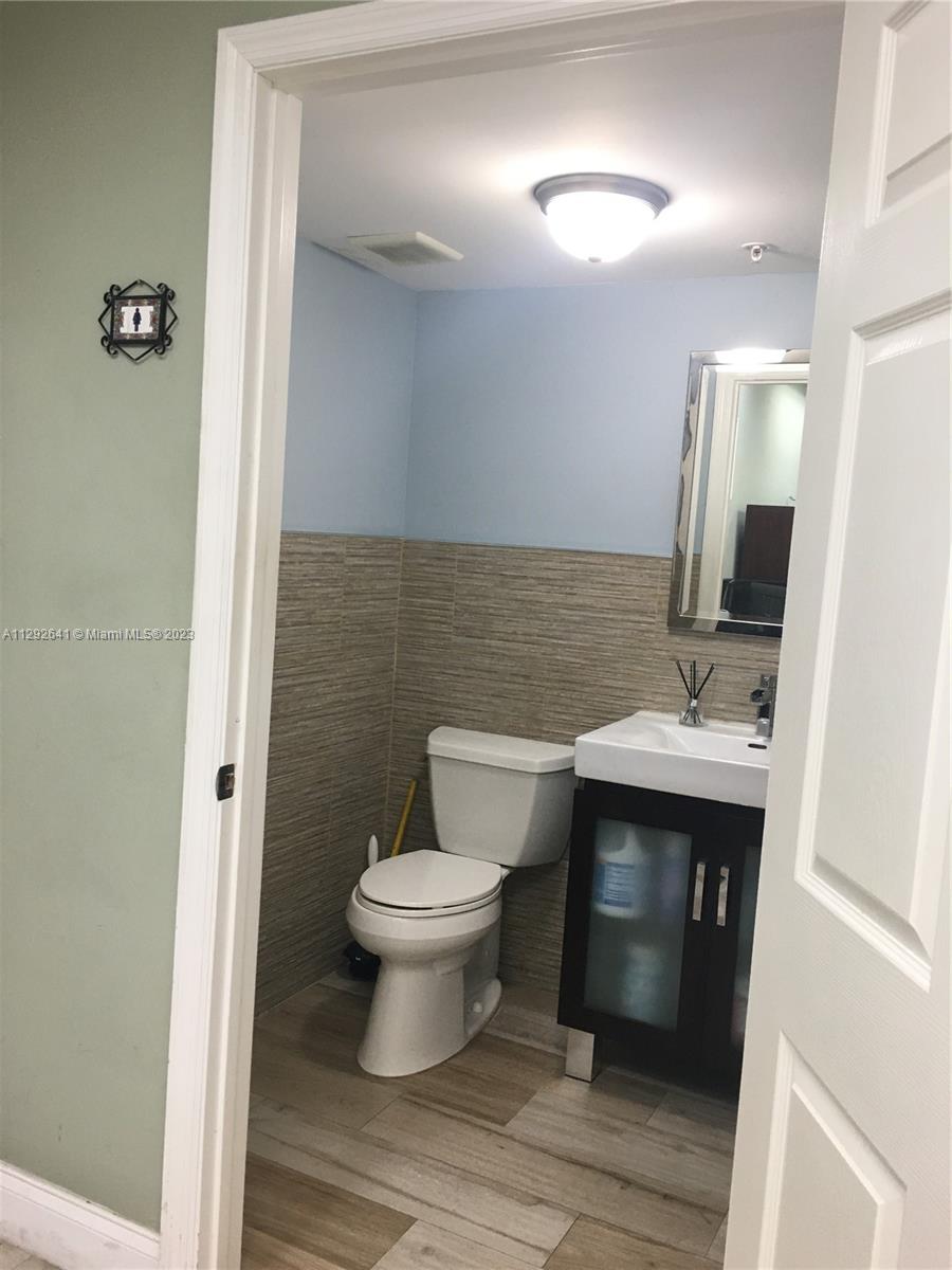 See details 2706 / sq. ft. $ 2022-10-24 0 Photo