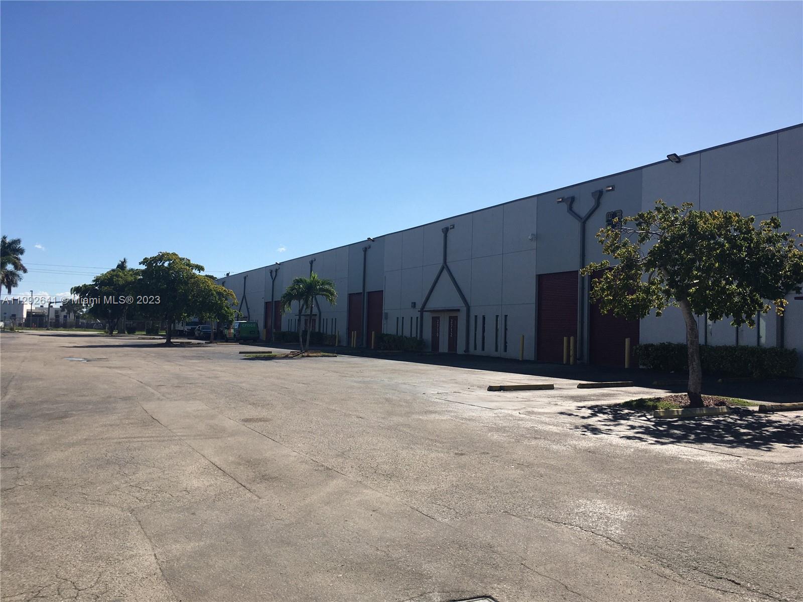 See details 2706 / sq. ft. $ 2022-10-24 0 Photo