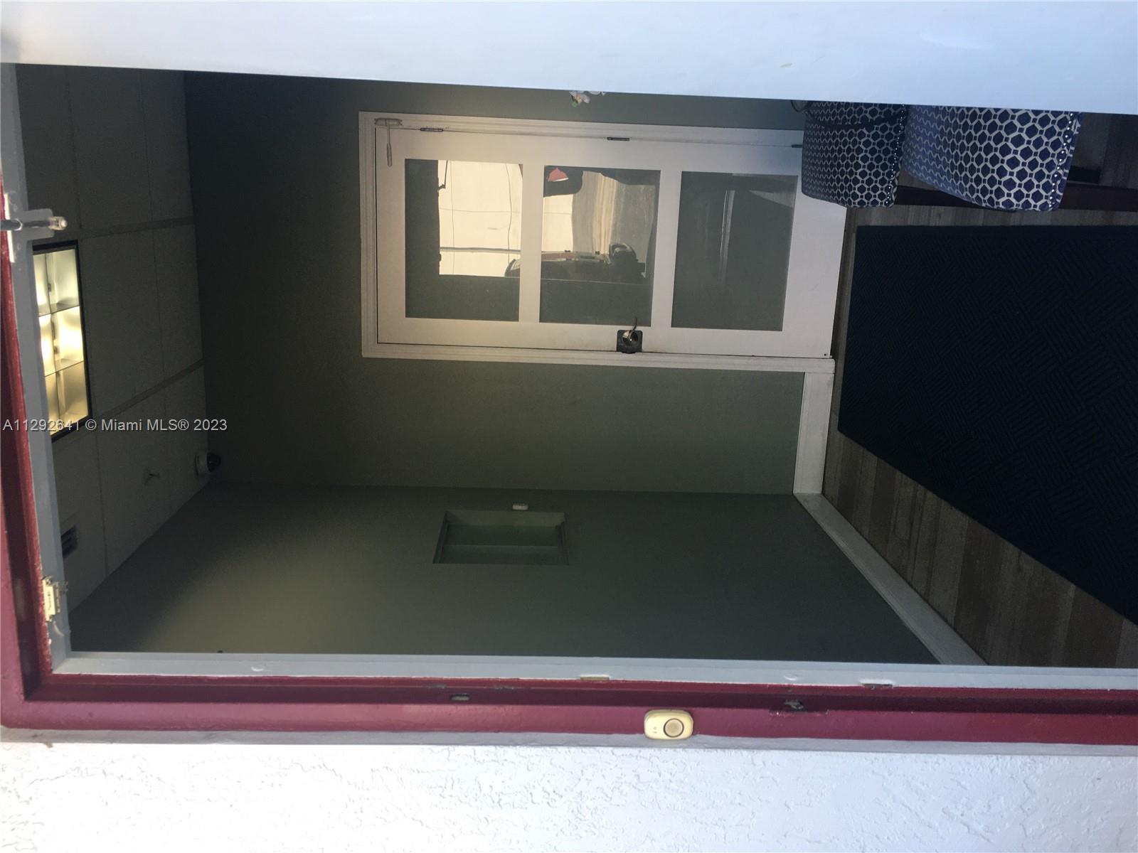 See details 2706 / sq. ft. $ 2022-10-24 0 Photo