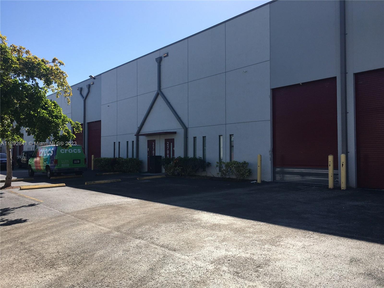 See details 2706 / sq. ft. $ 2022-10-24 0 Photo