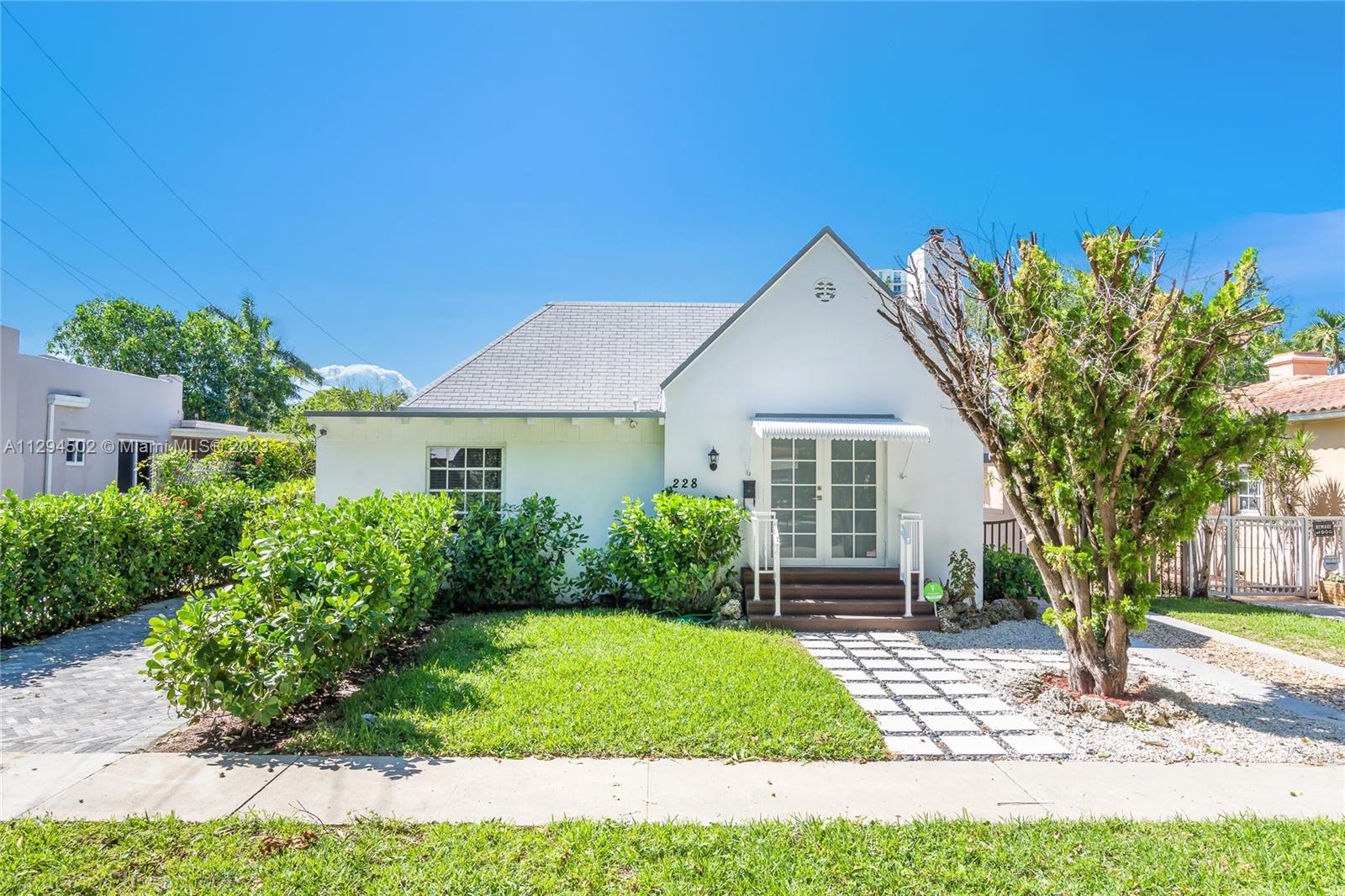 See details / 1843 sq. ft. $ 2022-10-27 0 Photo