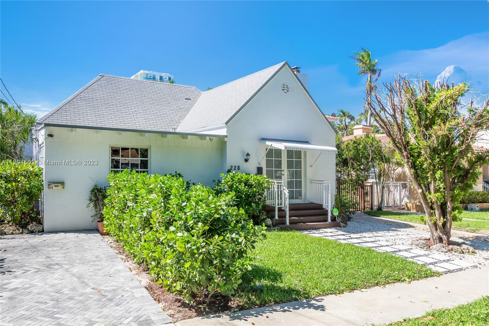 See details / 1843 sq. ft. $ 2022-10-27 0 Photo
