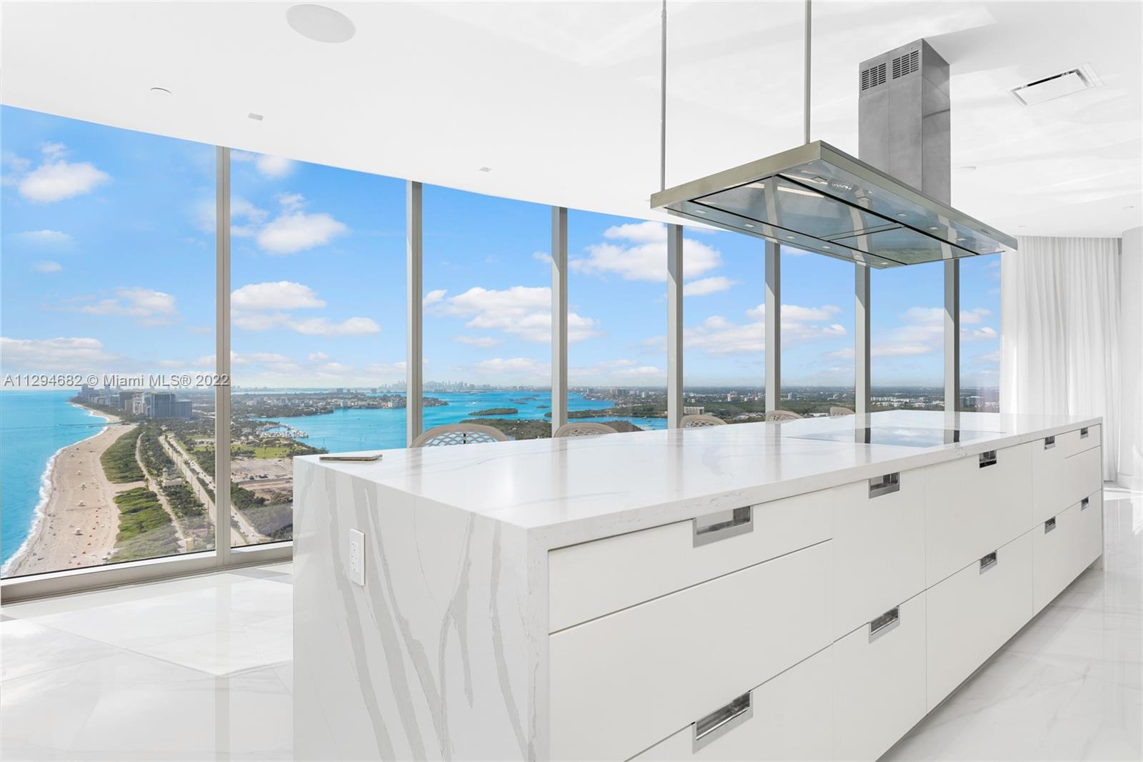 Ver detalles 3805 4 / 6 3204 sq. ft. $ 2022-10-27 0 foto