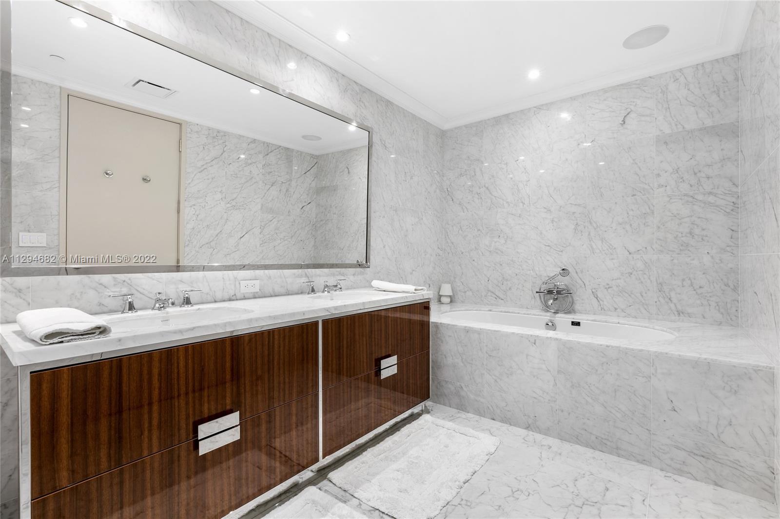 Ver detalles 3805 4 / 6 3204 sq. ft. $ 2022-10-27 0 foto