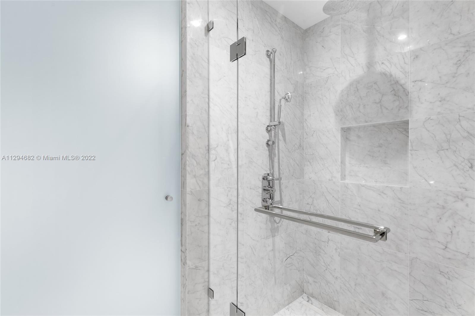 Ver detalles 3805 4 / 6 3204 sq. ft. $ 2022-10-27 0 foto