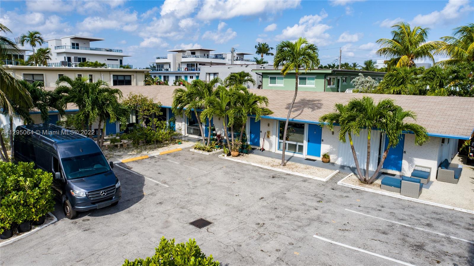 See details / 3674 sq. ft. $ 2022-12-14 0 Photo