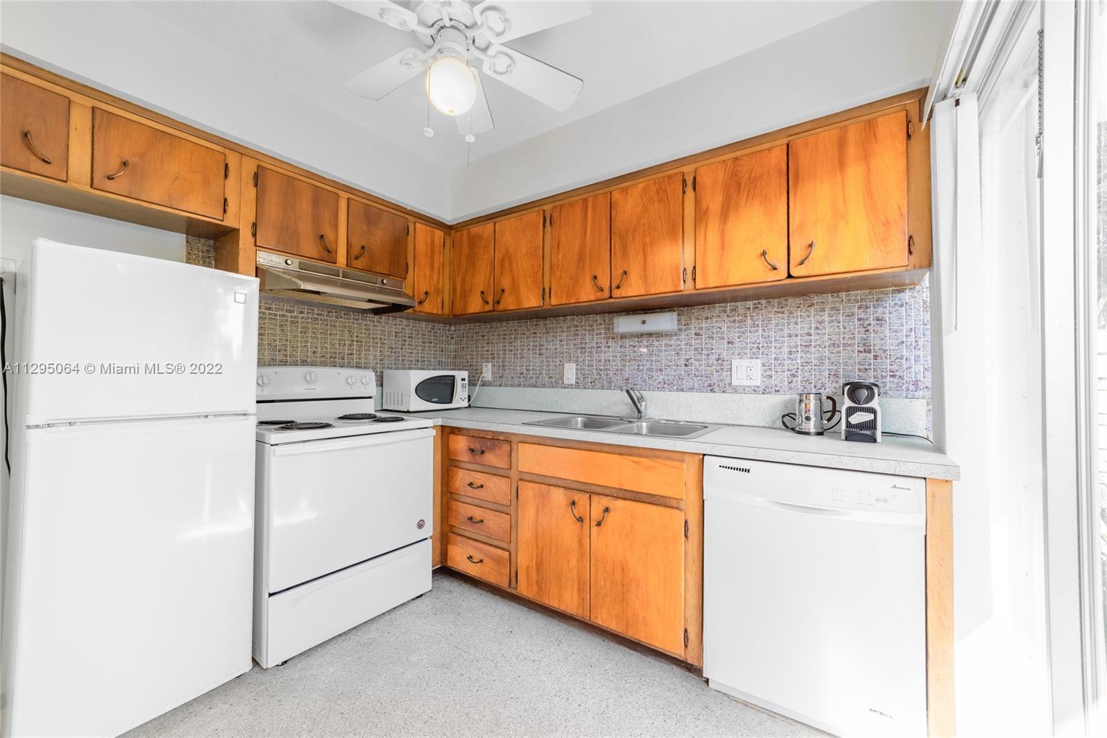 See details / 3674 sq. ft. $ 2022-12-14 0 Photo