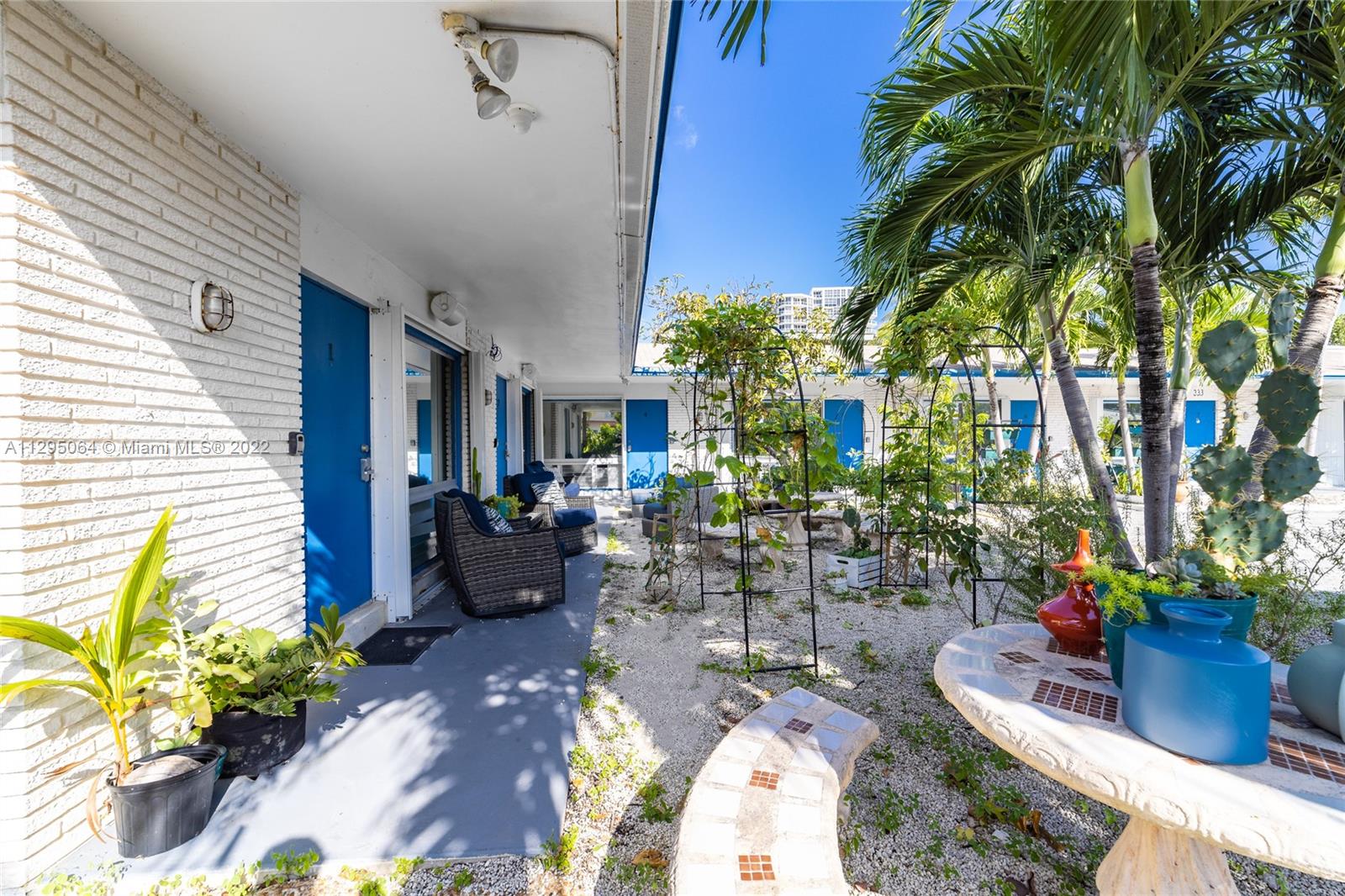 See details / 3674 sq. ft. $ 2022-12-14 0 Photo