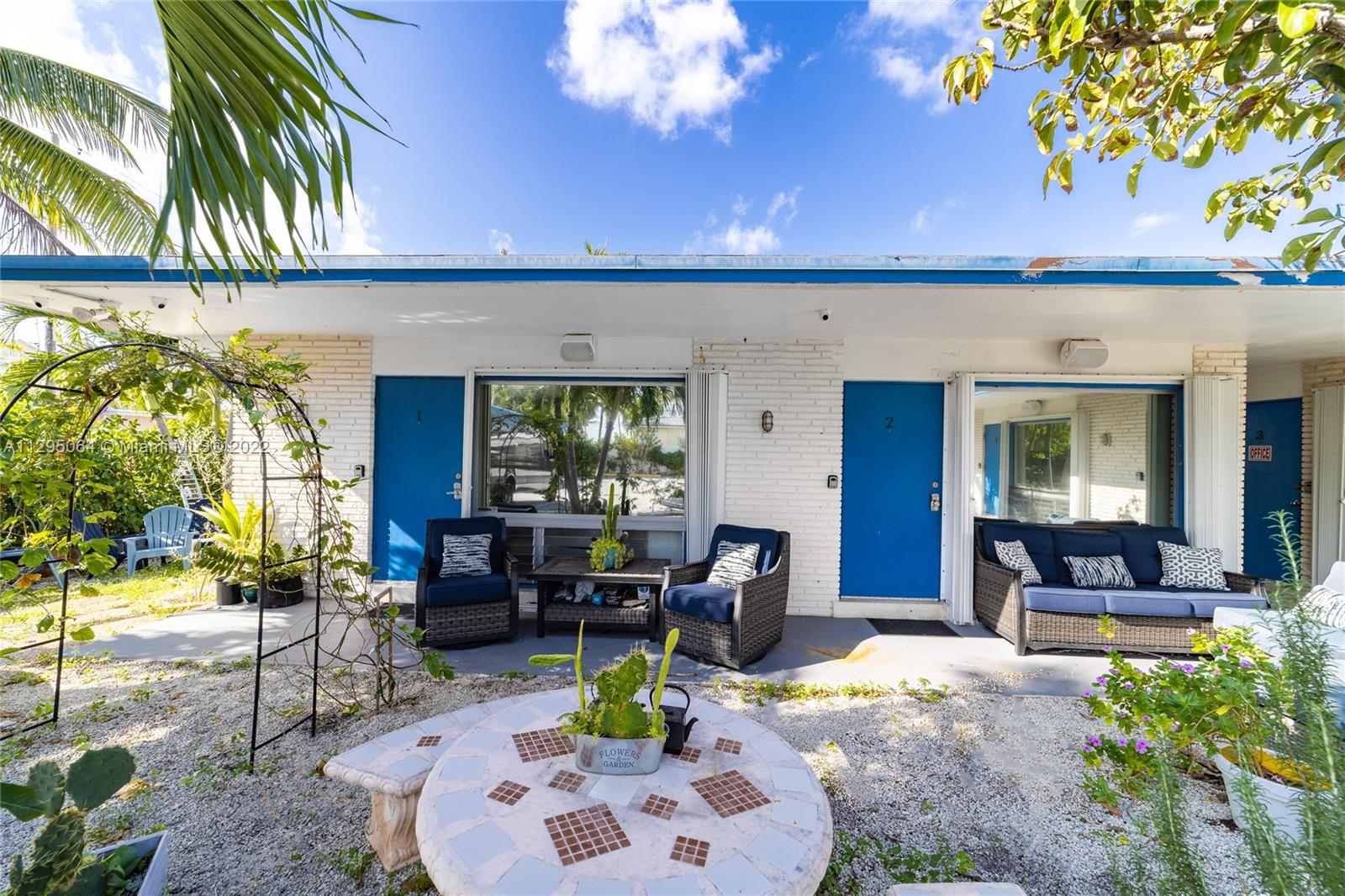 See details / 3674 sq. ft. $ 2022-12-14 0 Photo