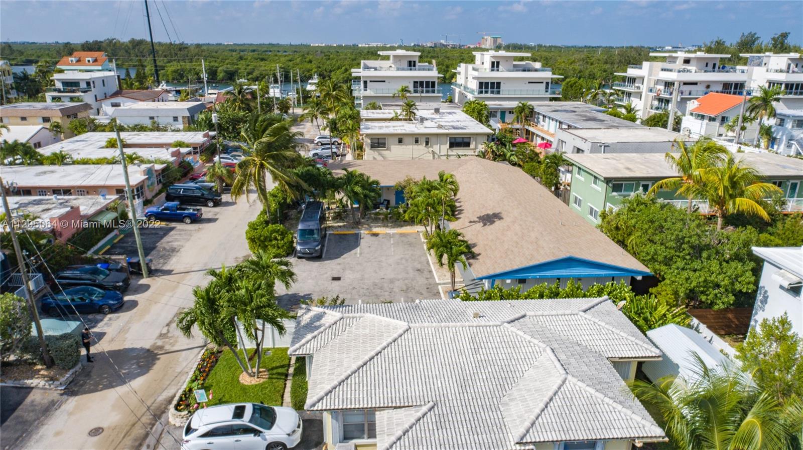 See details / 3674 sq. ft. $ 2022-12-14 0 Photo