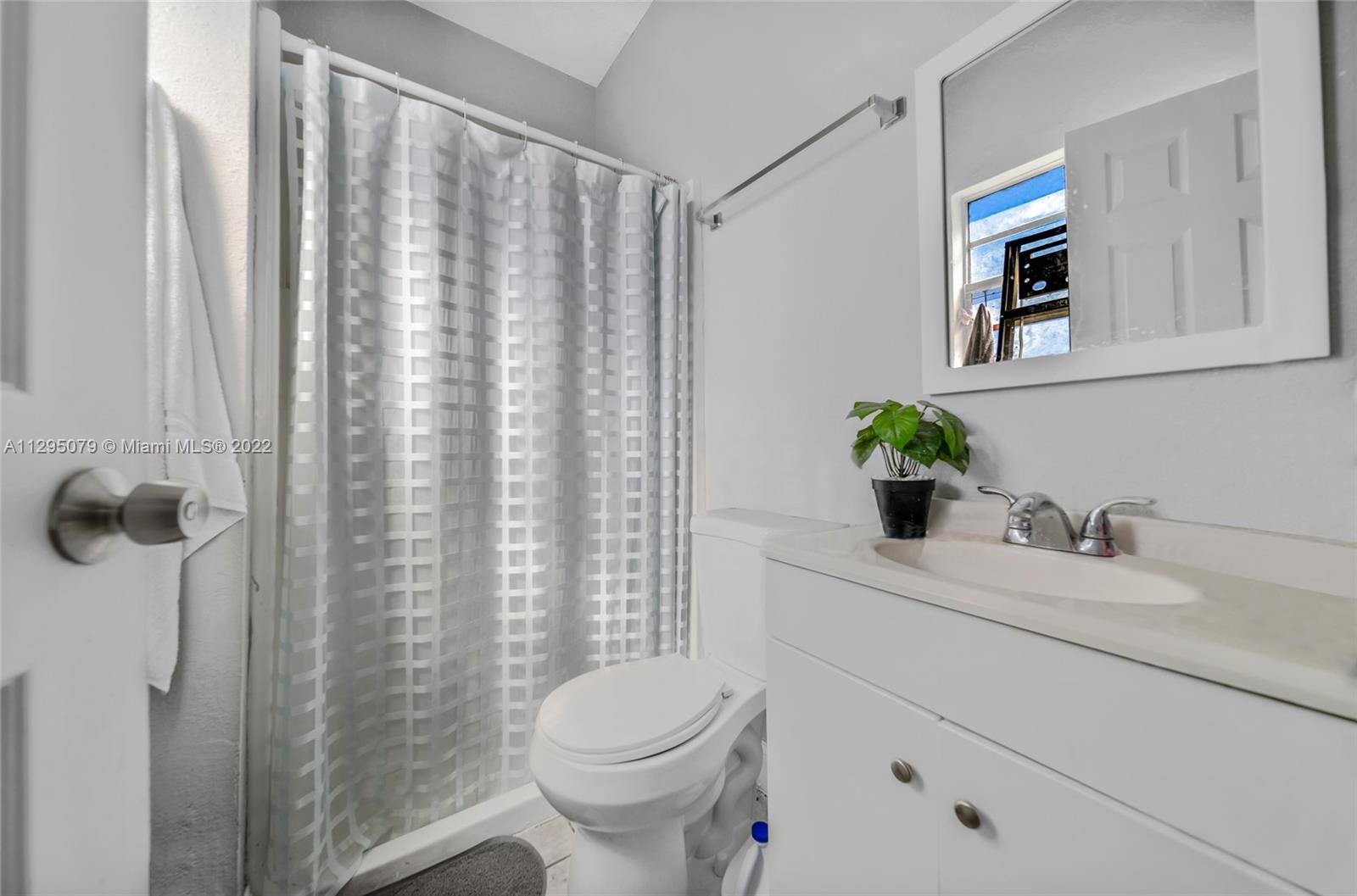 See details / 5314 sq. ft. $ 2022-10-28 0 Photo