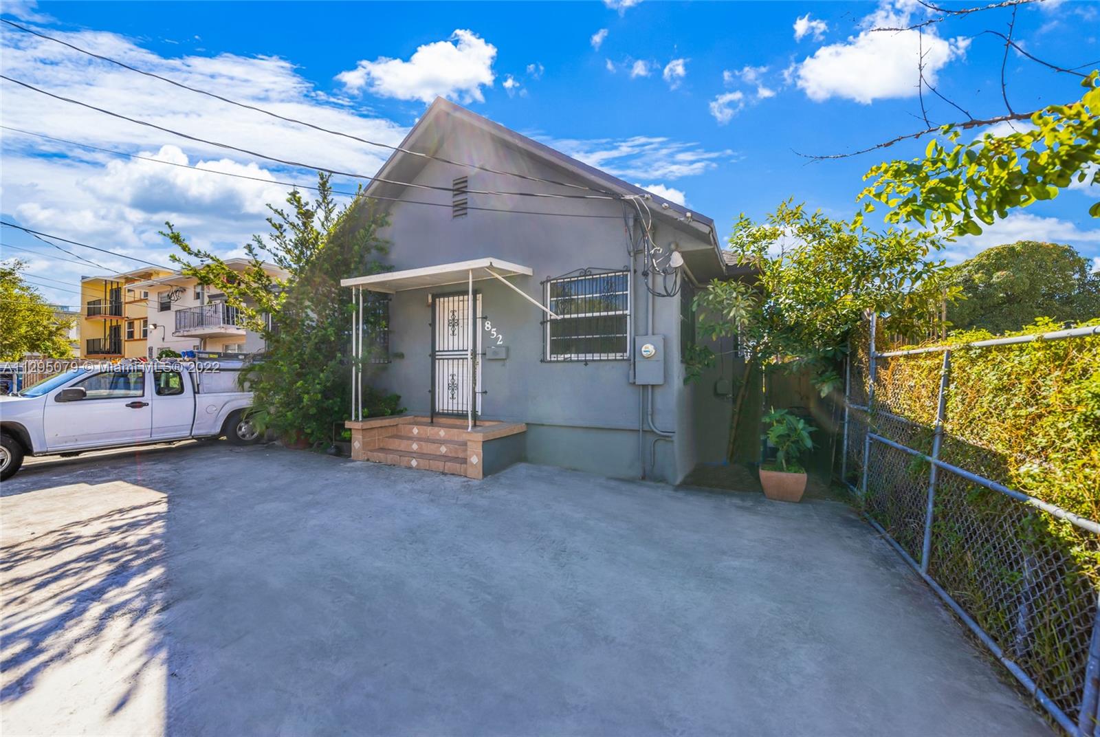 See details / 5314 sq. ft. $ 2022-10-28 0 Photo