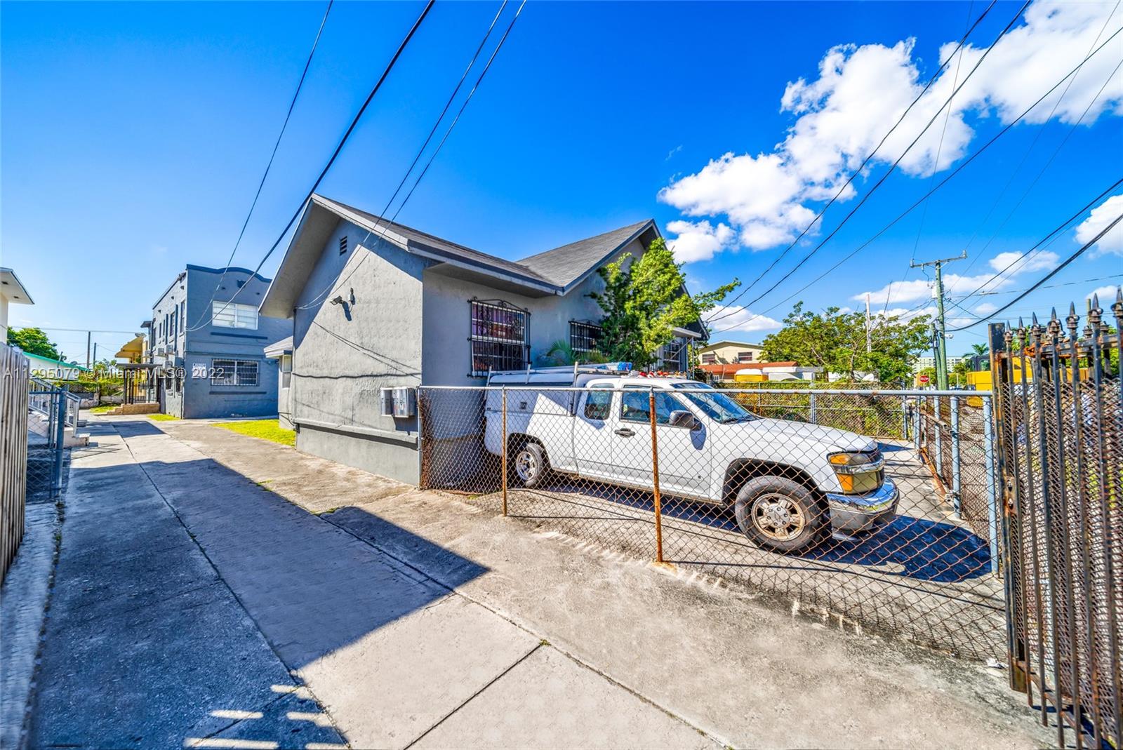 See details / 5314 sq. ft. $ 2022-10-28 0 Photo