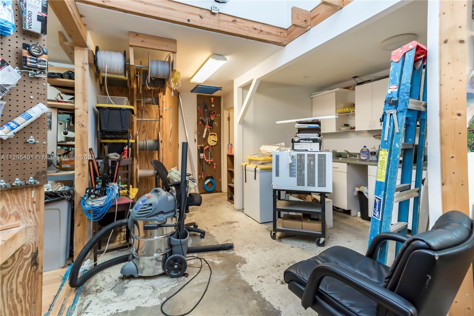 See details 8891-8897 / sq. ft. $ 2022-10-28 0 Photo